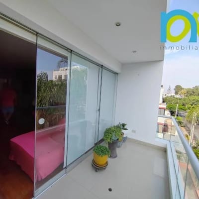 VENTA TRIPLEX  FRENTE A PARQUE LAS LILAS  SURCO