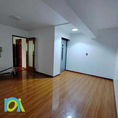 VENTA DEPARTAMENTO EN DO PISO CON TERRAZAMIRAFLORES