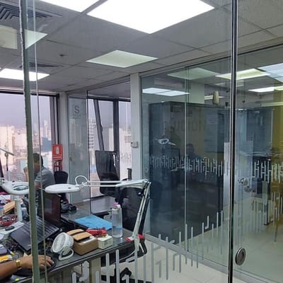 LINCE Venta de oficina de  m   m implementadas con vista panormica