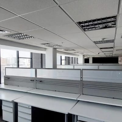 Oficina amoblada  m a pasos de estacin Metropolitano