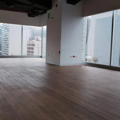 ALQUILO oficinas  y   m  en Centro Empresarial San Isidro