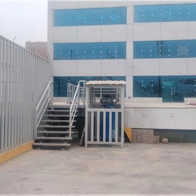 Centrico Edificio comercial y almacen