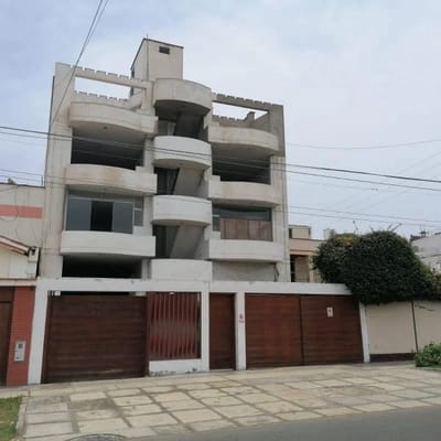 VENTA DE EDIFICIO MULTIFAMILIAR DE  PISOS DE  DPTOS Y  COCHERAS EN SAN BORJAento en