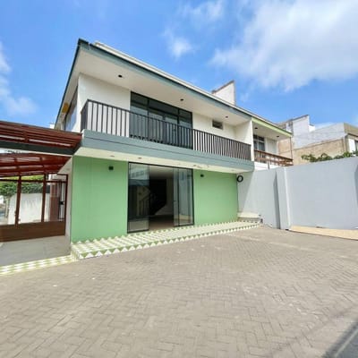 Lindo local comercial en Alonso de Molina  Surco