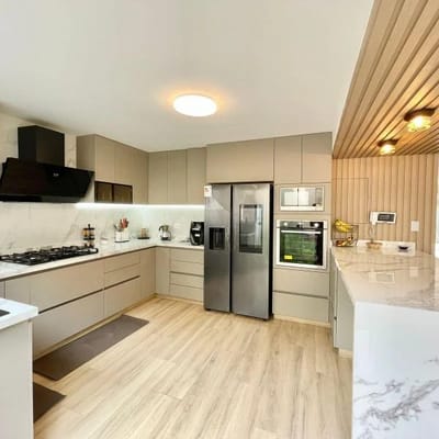 VENTA DE CASA REMODELADA Y RODEADA DE PARQUES EN SAN BORJA