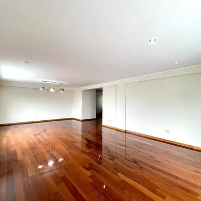 En Venta  Flat de  m  Cerca al jockey plaza  SURCO