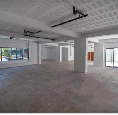 LISTO PARA ENTREGA  AMPLIO  LOCAL DE   M EN LA MEJOR ZONA DE SAN ISIDRO