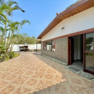 VENTA CASA  TERRENO DE  m  LA MOLINA