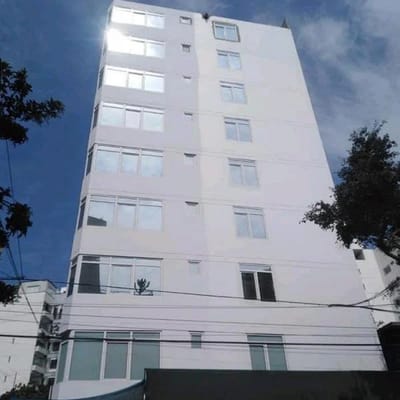 Venta hotel de estreno en esquina miraflores