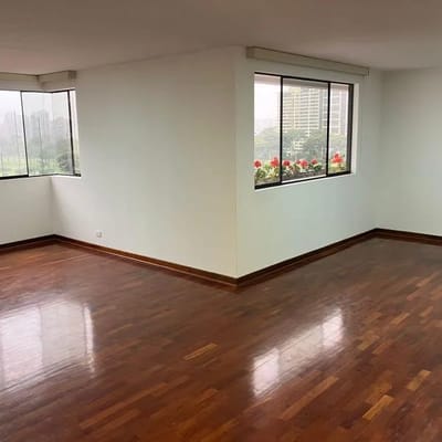 LINDO Y AMPLIO DEPARTAMENTO VISTA A CALLE FRENTE AL LIMA GOLF CLUB DE SAN ISIDRO