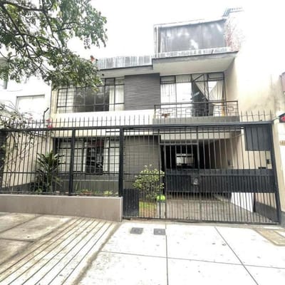 VENTA DE TERRENO  m ZONIFICACION CZ  MIAFLORES
