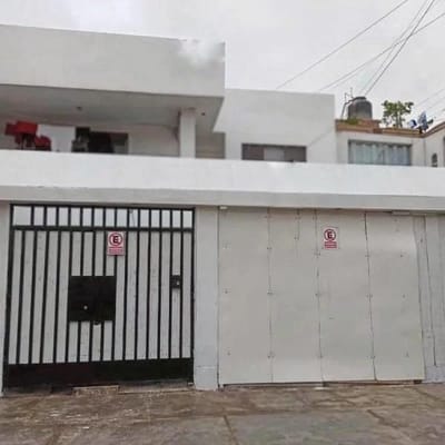 SE VENDE CASA COMO TERRENO  m  CHORRILLOS