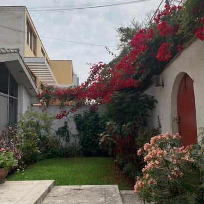 VENTA DE AMPLIA CASA EN SURCO