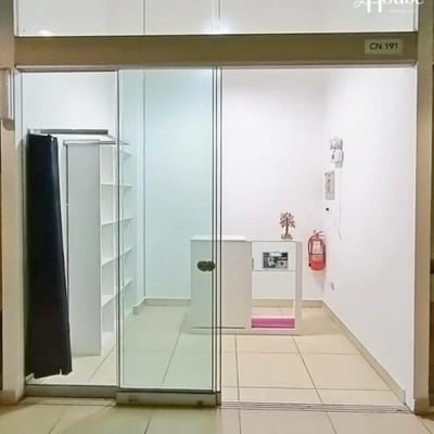 VENDO LOCAL  EN EL EXCLUSIVO MALL GAMAMODA EN GAMARRA