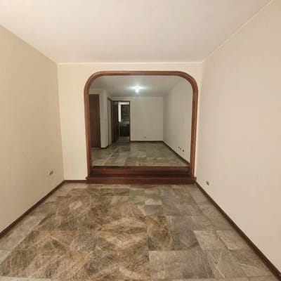 er Piso  Cochera  Aceptan Mascotas  A  Min de Marsano con Caminos del Inca