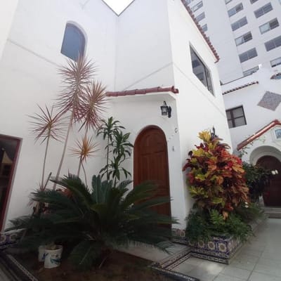 SE ALQUILA CASA DE  PISOS  AZOTEA DENTRO DE CONDOMINIO EN MIRAFLORES