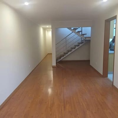 VENDO DEPARTAMENTO DUPLEX LA MOLINA FRENTE A PARQUE