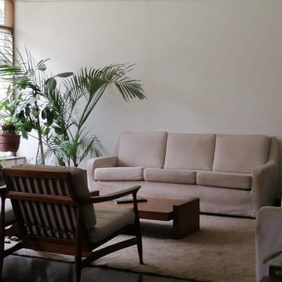 Linda Casa con Vista a Jardines