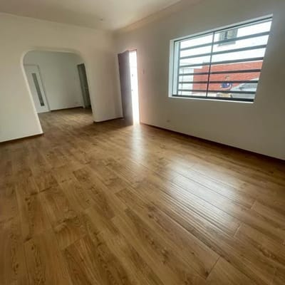 AMPLIA CASA REMODELADA en QUINTA MIRAFLORES