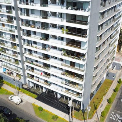 DEPARTAMENTO EN LINCE FRENTE A PARQUE