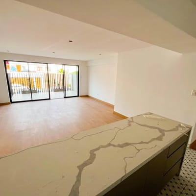 VENTA DE FLAT CON  TERRAZAS EN MONTERRICO  SURCO