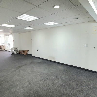 se alquila local comercial o para oficina de m en piso  sin ascensor Lince