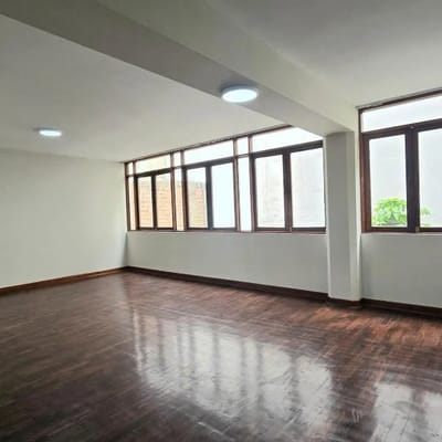 Se alquila departamento de  dormitorios de m ubicado en piso  sin ascensor