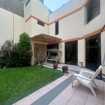 VENTA DE CASA AMPLIA Y HERMOSA EN MONTERRICO  M SANTIAGO DE SURCO