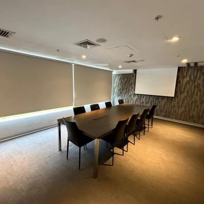 ALQUILER DE EXCLUSIVA OFICINA IMPLEMENTADA EN EDIFICIO CORPORATIVO  MIRAFLORES