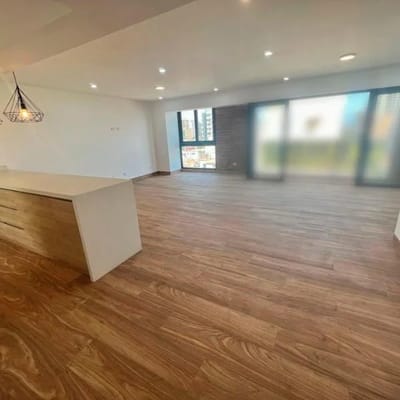 VENTA DE EXCLUSIVO Y AMPLIO DPTO TRIPLEX ESTRENO CON FINOS ACABADOS MIRAFLORES