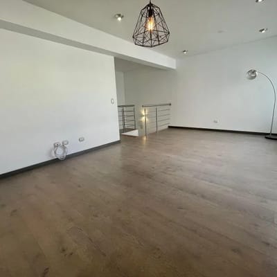 VENTA DE EXCLUSIVO Y AMPLIO DEPARTAMENTO DUPLEX DE  M MIRAFLORES