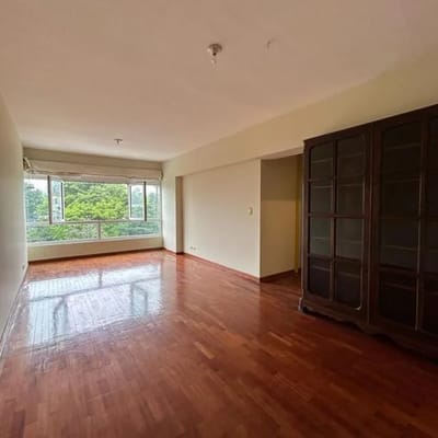 VENTA DE DPTO  M C VISTA EXTERNA Y VISTA HACIA PARQUE KENNEDY MIRAFLORES