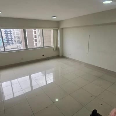 Se alquila Oficina de m ubicado en piso  cerca al parque kenedy Miraflores