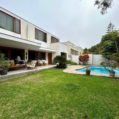VENTA DE CASA ESPACIOSA CASA DE  PISOS MS JARDIN CON PISCINA MIRAFLORES