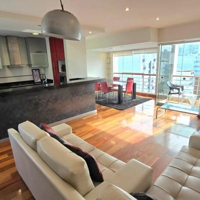 Se alquila Duplex de  dormitorios de m con amplia terraza y  cocheras