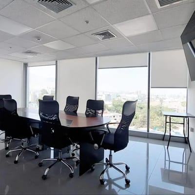Oficina en Lima Central Tower implementada