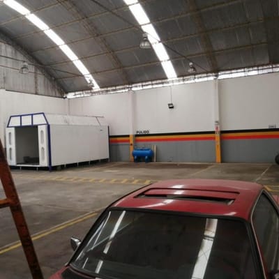 VENDO LOCAL COMERCIAL QUE INCLUYE EDIFICIO CON OFICINAS Y NAVE ALMACN