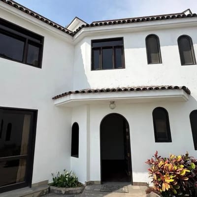 ALQUILO LINDA CASA CHALET EN CONDOMINIO PRIVADO EN CAMACHO