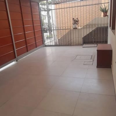 VENDO ACOGEDOR DEPARTAMENTO EN SURCO FRENTE A PARQUE PRIMER PISO