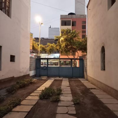 VENDO AMPLIA Y BONITA CASA  DE  M EN LINCE