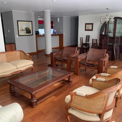 MODERNO Y MUY AMPLIO DEPARTAMENTO EN EXCELENTE ZONA EN SURCO