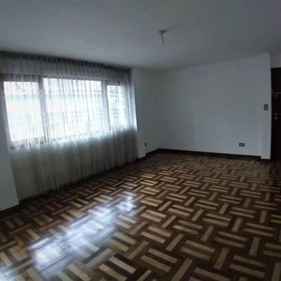 Amplio Departamento Primer Piso Remodelado con Terraza  Surco