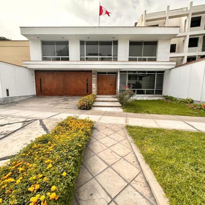 Venta de Casa en La Aurora  dorm  cocheras en la mejor ubicacin