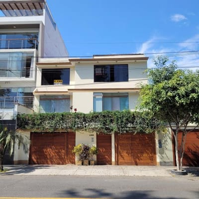 Alquilo Dpto en La Aurora frente a parque sin amoblar