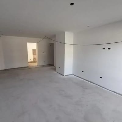 VENDO DEPARTAMENTO ER PISO PISO PIEDRA SANTA FRENTE A PARQUE