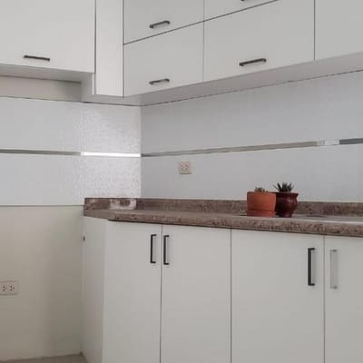 AMPLIOS DEPARTAMENTOS DE ESTRENO EN URB PRIVADA DE CERCADO EN VENTA