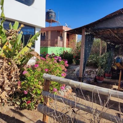 AMPLIO TERRENO  EN EL PEDREGAL CON VIVIENDA