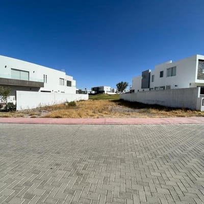 VENDO HERMOSO TERRENO DE  M EN CASA CLUB EN CERRO COLORADO