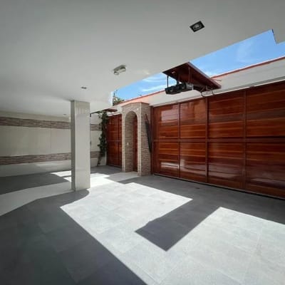 VENDO HERMOSA CASA M AC URB PRIVADA DE CAYMA INGRESANDO POR LOS ARCES