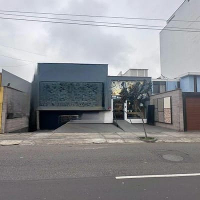 VENTA DE LOCAL COMERCIAL EL PLENA AV DEL EJERCITO  MIRAFLORES